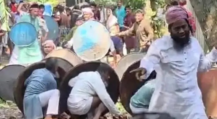 কোরবানির মাংস ভাগাভাগি বিতর্ক: ঈদের নামাজ বাদ, সংঘর্ষে আহত ২৮